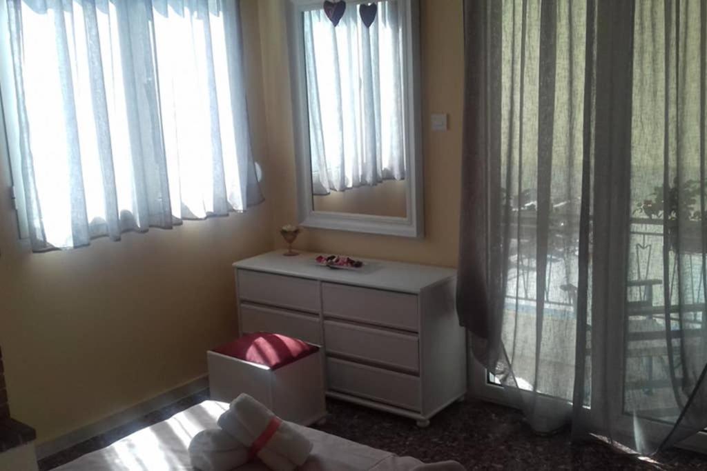 Paris House 1 Apartment Patras Ngoại thất bức ảnh